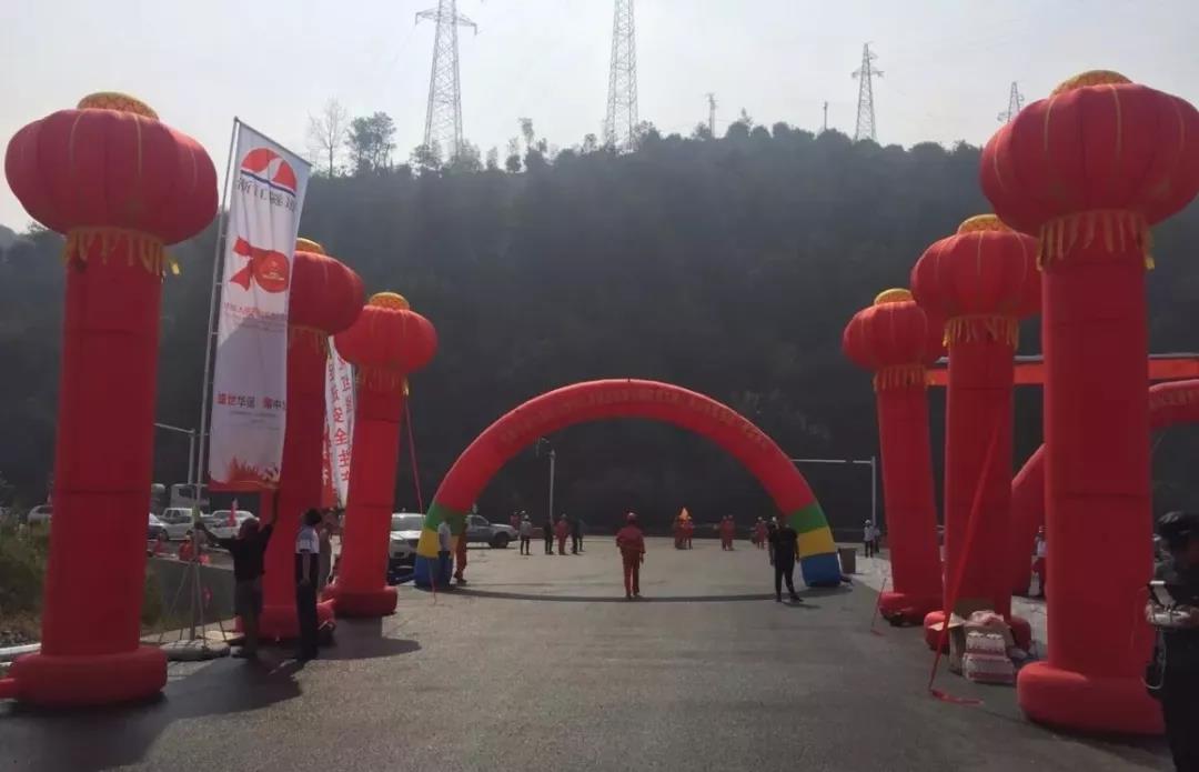 天造集團(tuán)中建瀝青公司 為偉大祖國70華誕獻(xiàn)禮