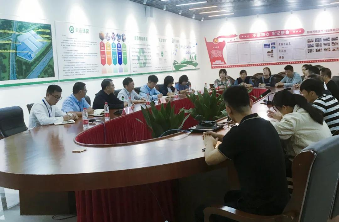 麗景民族工業(yè)園管委會黨工委書記夏雪松一行蒞臨天造公司，召開心貼心一家親座談會.
